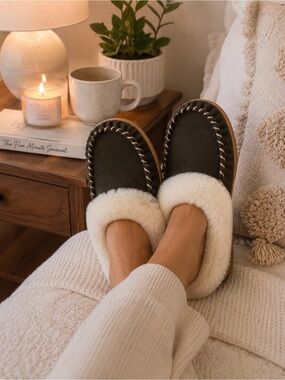 Natural Reflections Women’s Faux Fur Moccasin Slippers Brown Size 7